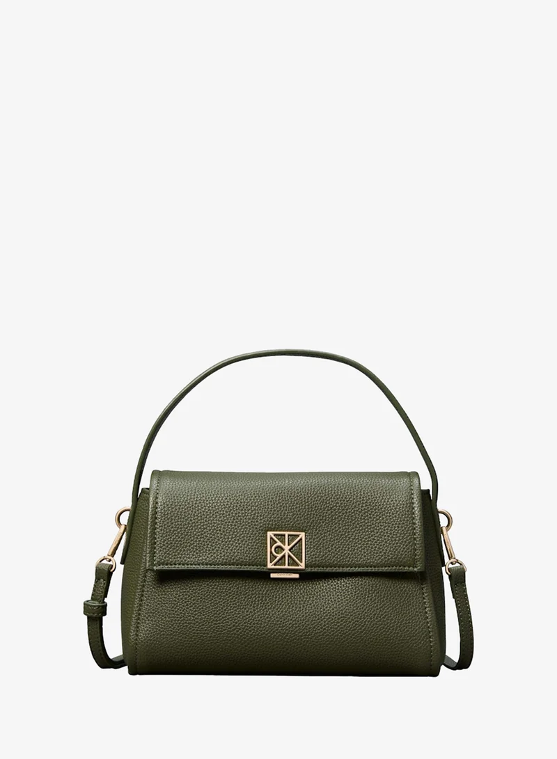 كالفن كلاين Pebble Grain Shoulder Bag
